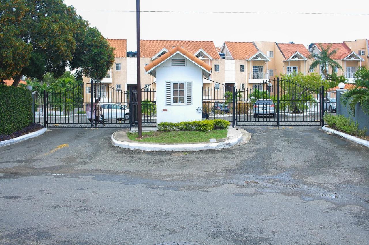 Marley Manor Apartment Kingston Exterior photo